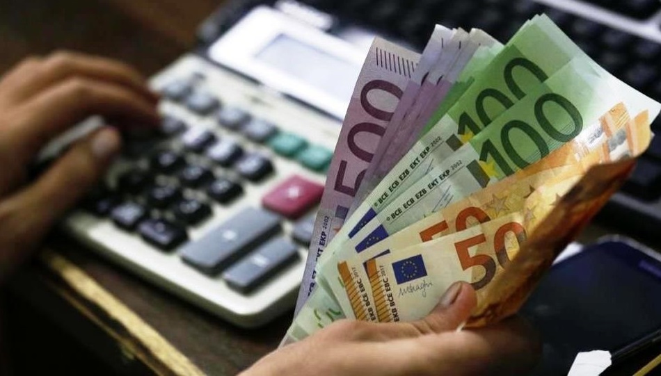 Kredia ne euro u ringjall ne gusht, arrin vleren me te larte historike ne 1 muaj